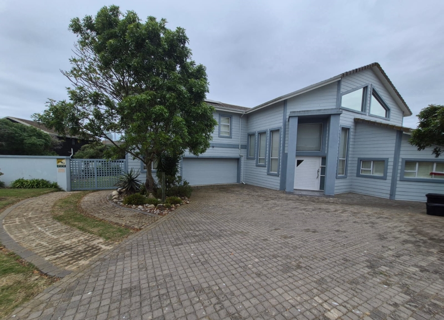 3 Bedroom Property for Sale in Boggomsbaai Western Cape